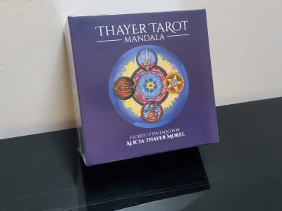 Création packaging Thayer tarot, réalisée par Margarita Pautrat graphiste freelance à Perpignan.